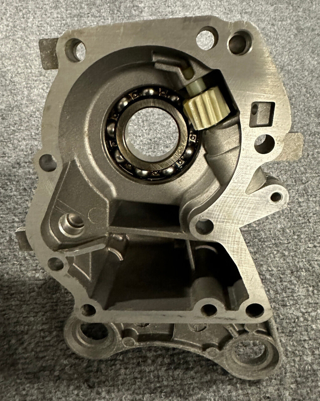 Mercedes-Benz Rear Transmission Case -A2012700011- Fits MBZ 300E / 300D & Others