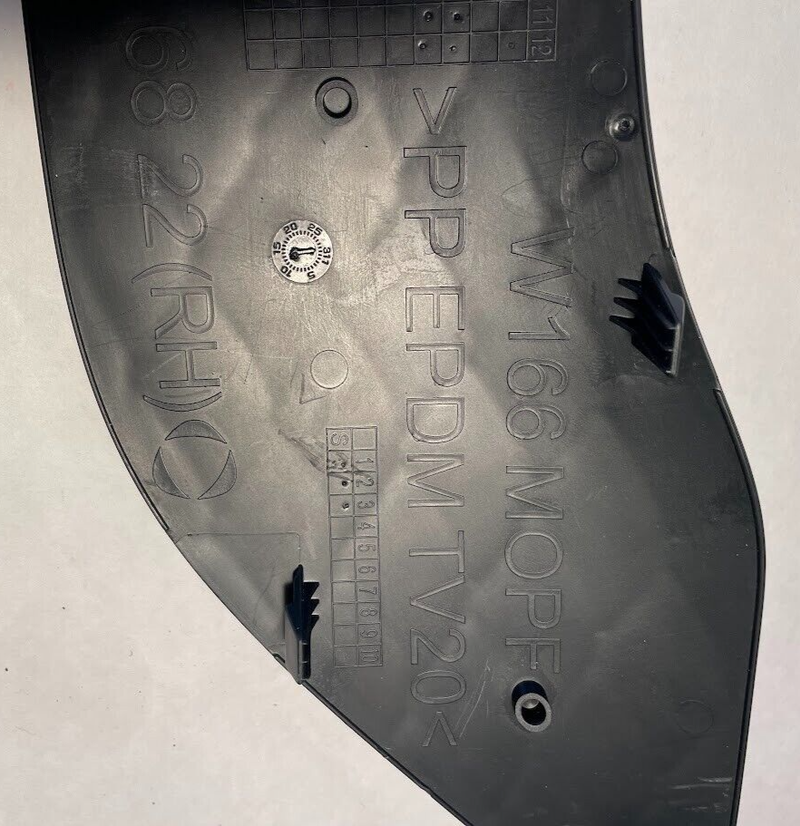 Mercedes-Benz Front RH Bumper Area Cover - 166-885-02-01 - For MBZ GLE400 & More