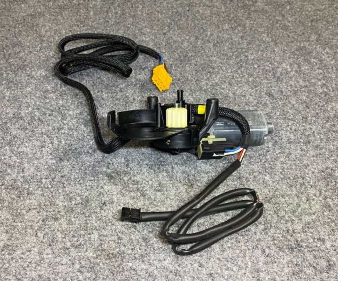 Mercedes-Benz Front Right Seat Motor - A 203 820 14 42 - Fits MBZ CLK & E Class
