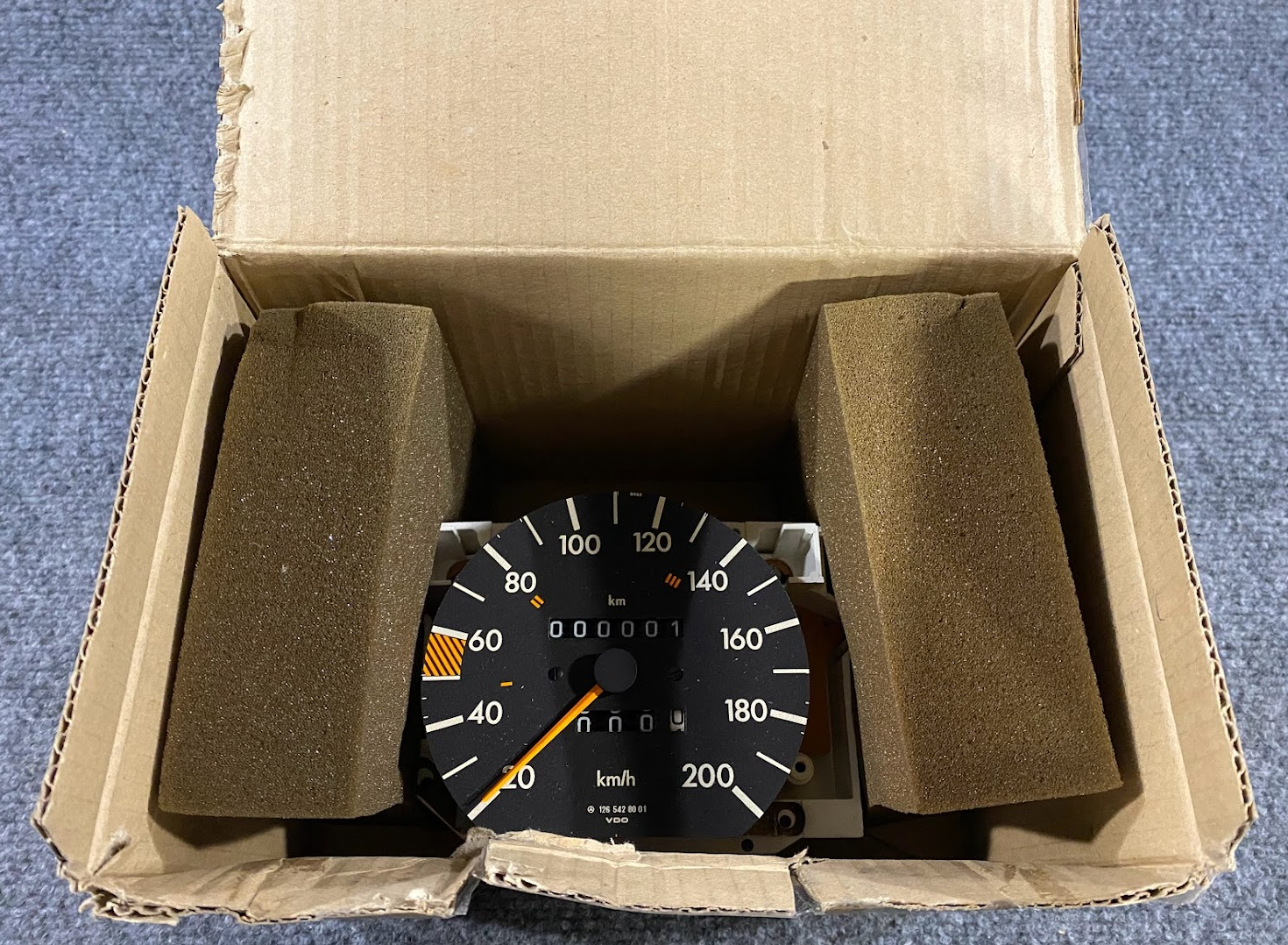 Mercedes-Benz Speedometer 200km/h - 011-542-22-06 - Fits MBZ 380SE / 126.120