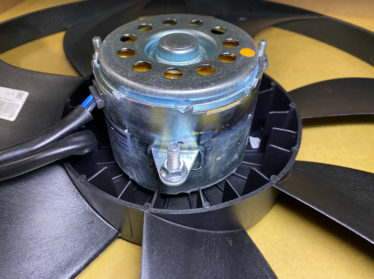 Vemo Eng. Cooling Fan Assy - V30-02-1620 - For Mercedes-Benz SLK320, C280 & More