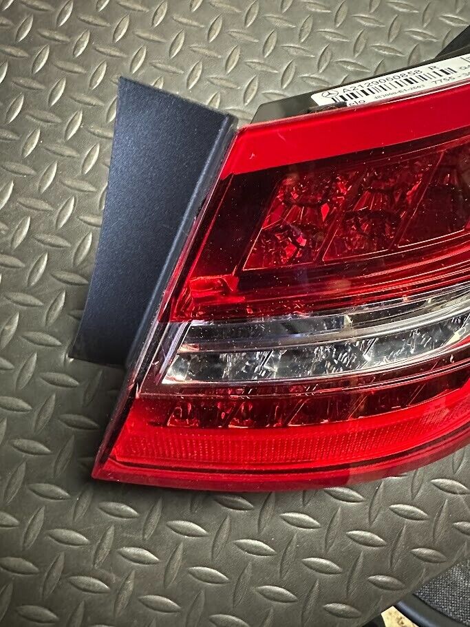 Mercedes-Benz RH Outer Tail Light - 212-906-08-58 -For MBZ E350, E550 & E63AMG