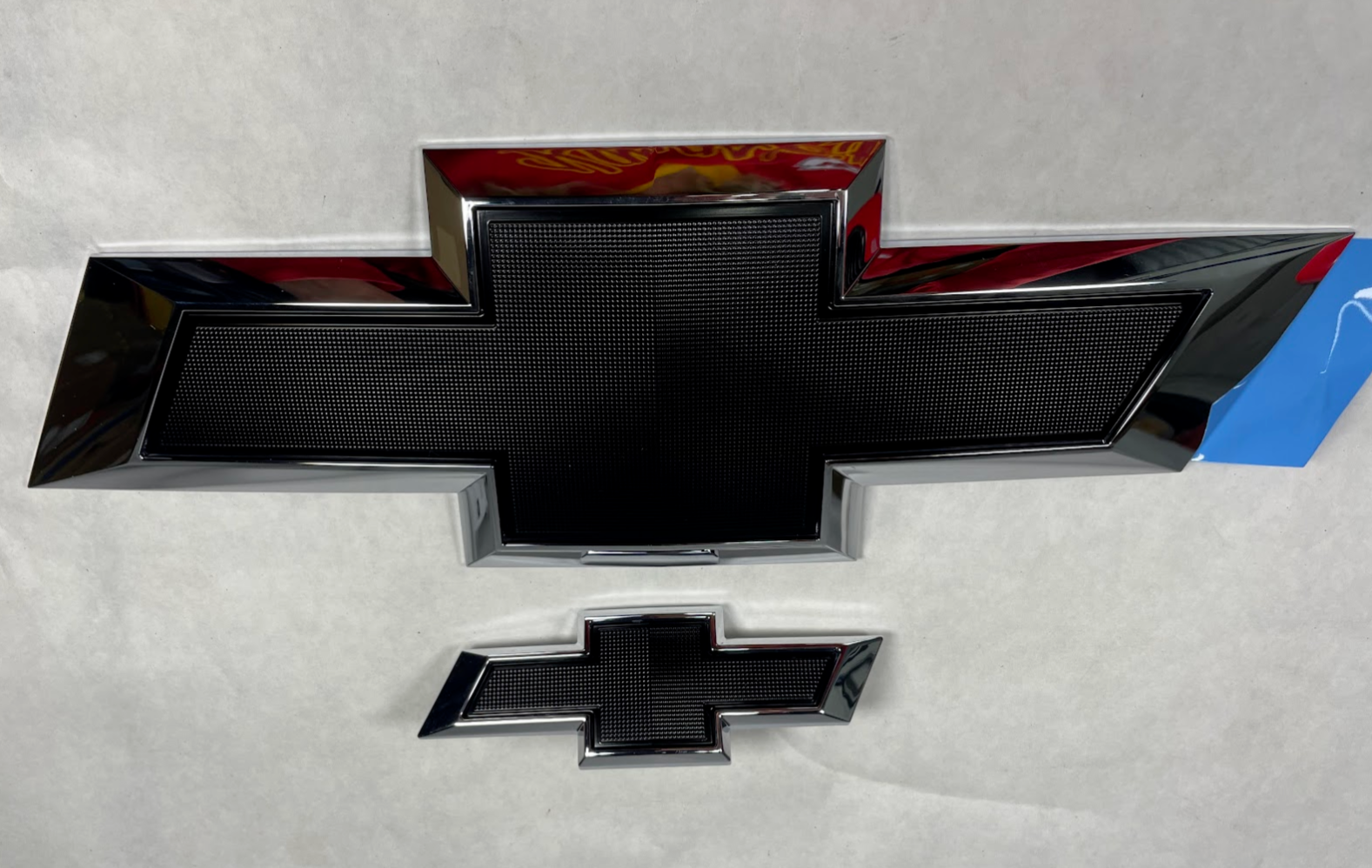 GM Front Bowtie Logo Emblem Set - 84434788 - For Silverado 1500, 1500 LTD & More