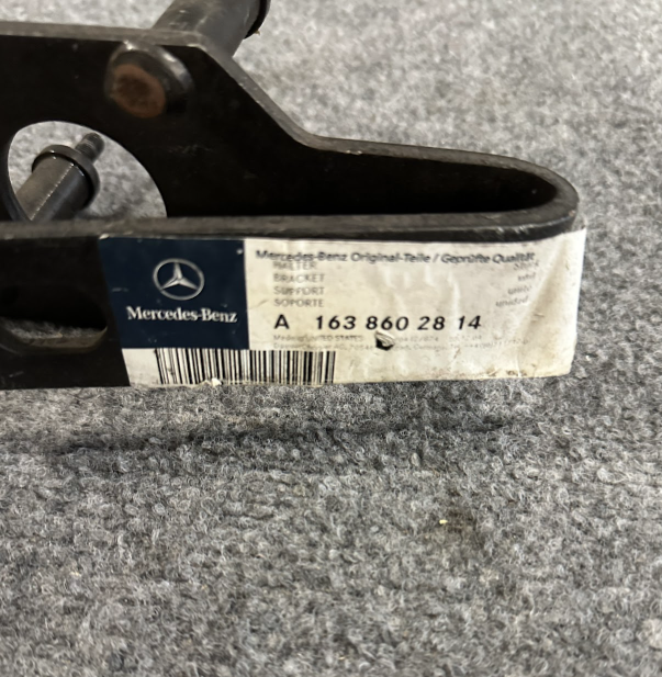 Mercedes-Benz Bracket Rear RH - A 163 860 28 14 / A 163 860 36 14 - Fits MBZ