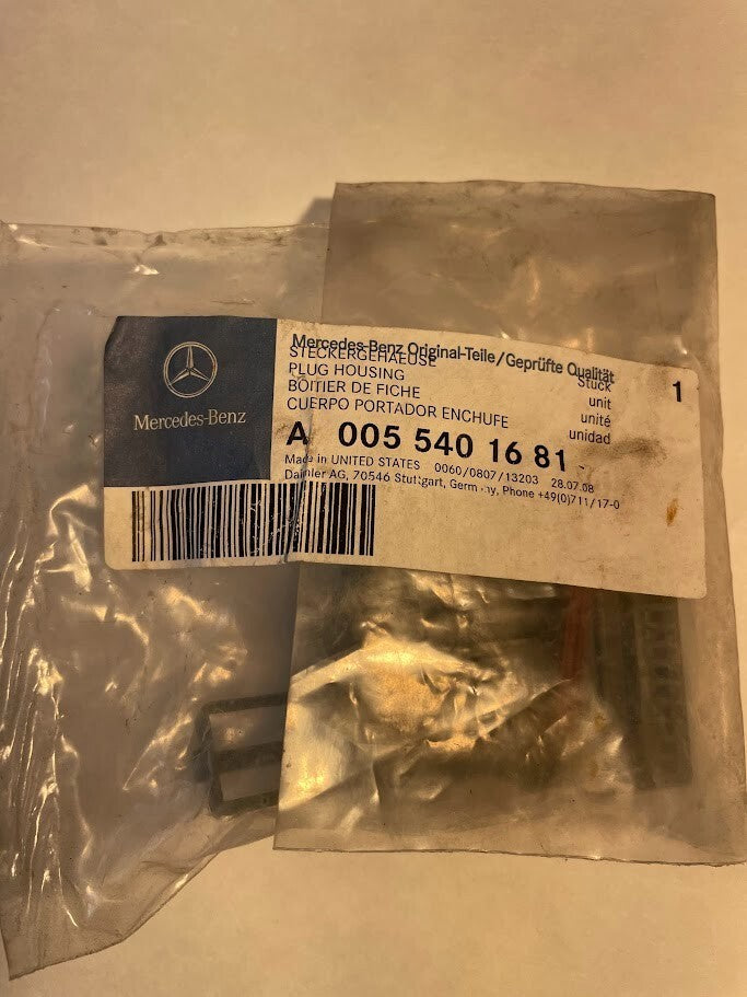 Mercedes-Benz Rear LH Plug Housing - 005-540-16-81 For MBZ GLE400, GLS450 & More