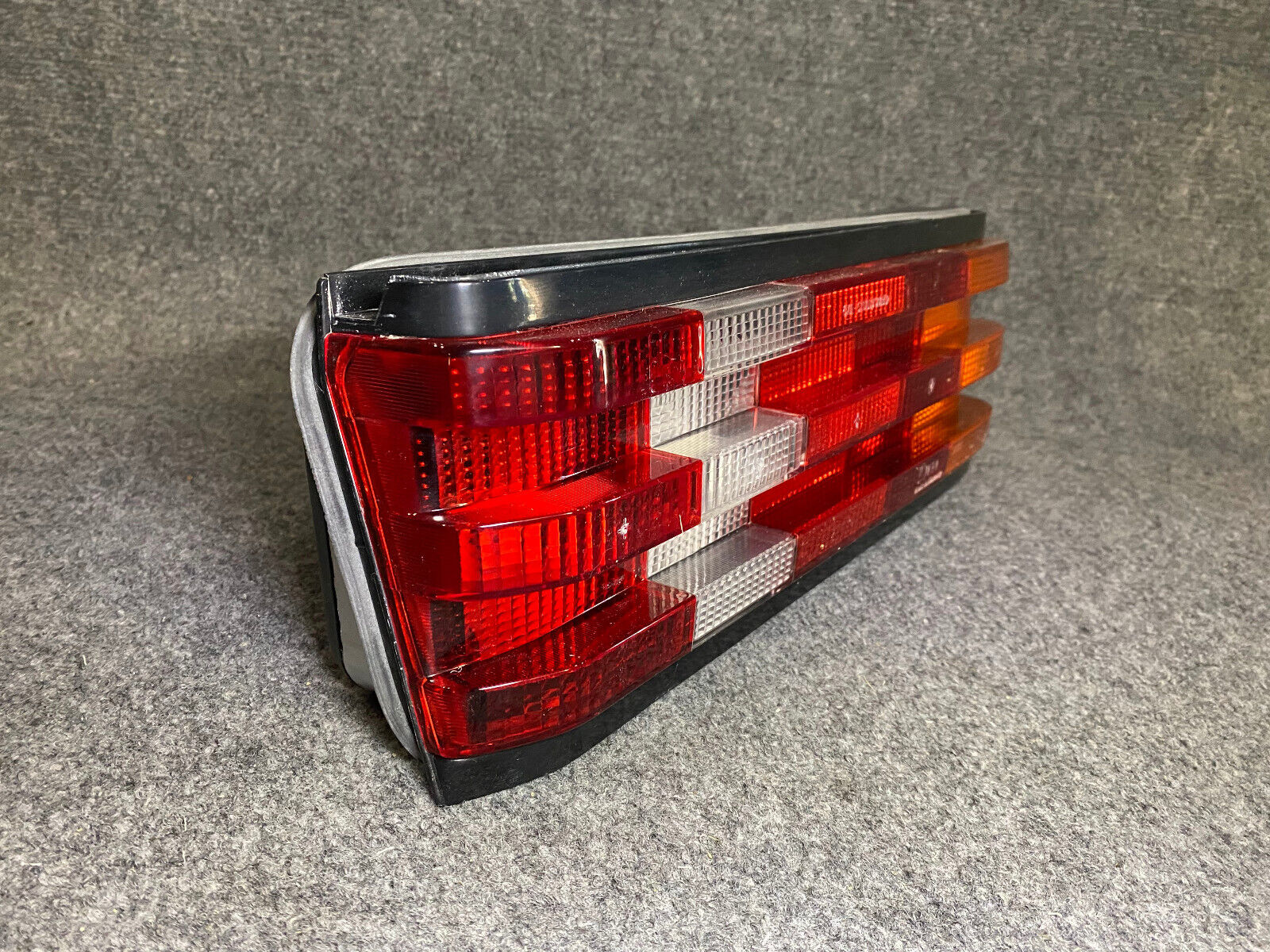 ULO Right Tail Lamp Assembly - 2018201864 / 585204 - For MBZ 190E & 190D