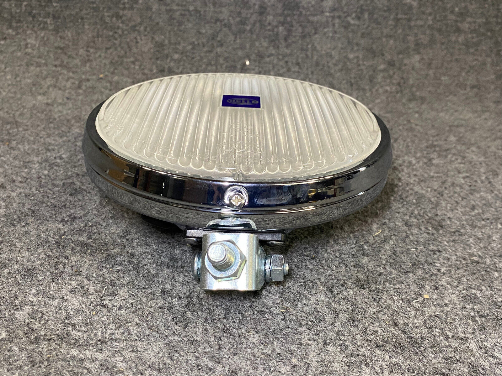 Hella Front Fog Lamp - 1N6 002 659-03 / A 000 820 62 56 - Fits MBZ O305 1968-73