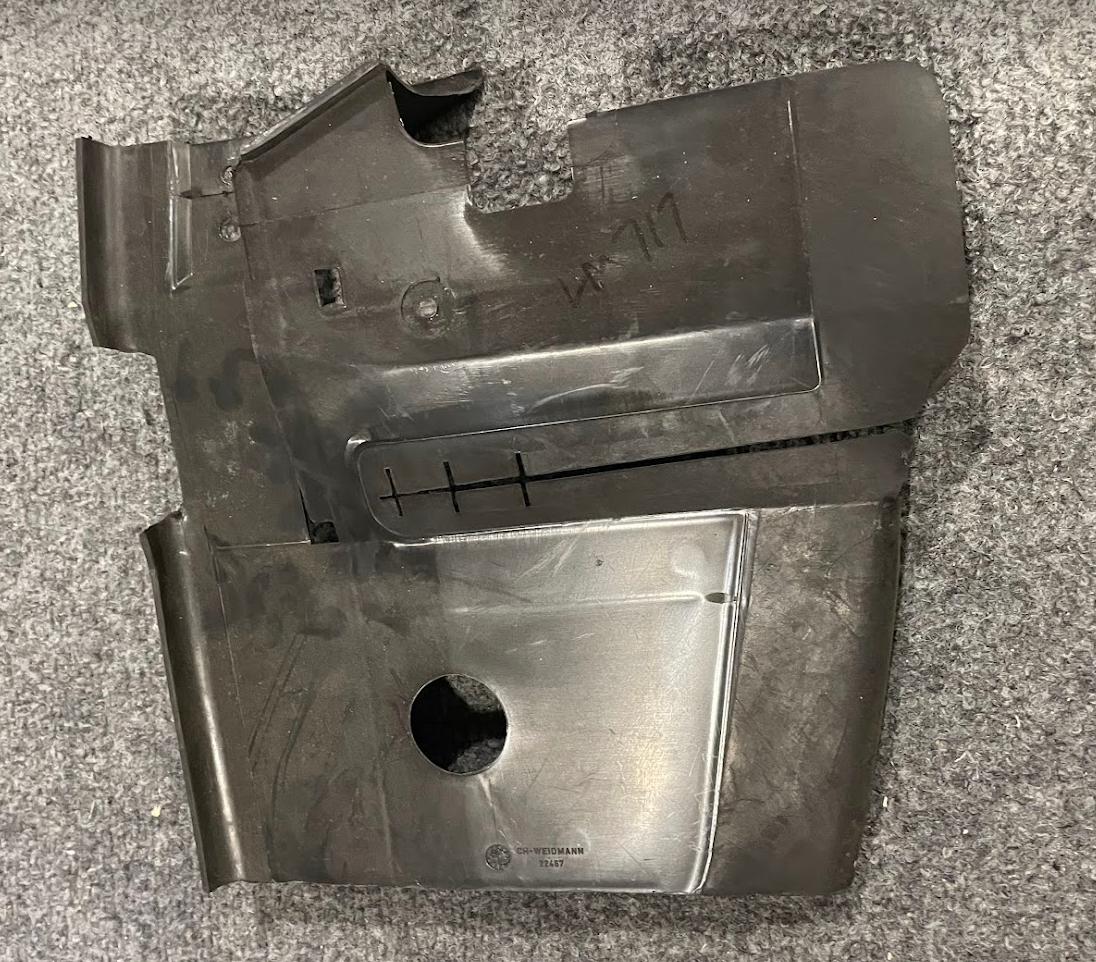 BMW Left Air Duct - 51-71-2-256-543 - For BMW E36 M3 Base 3.2L 1997-1999