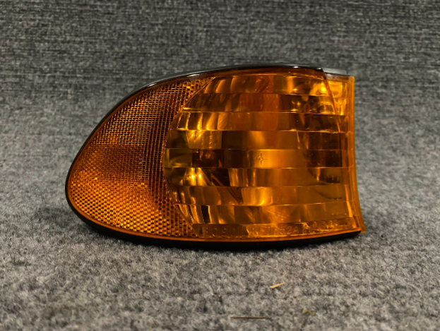 BMW Front Right Side Indicator - 1315113126 - Fits BMW 725tds, 728i & More