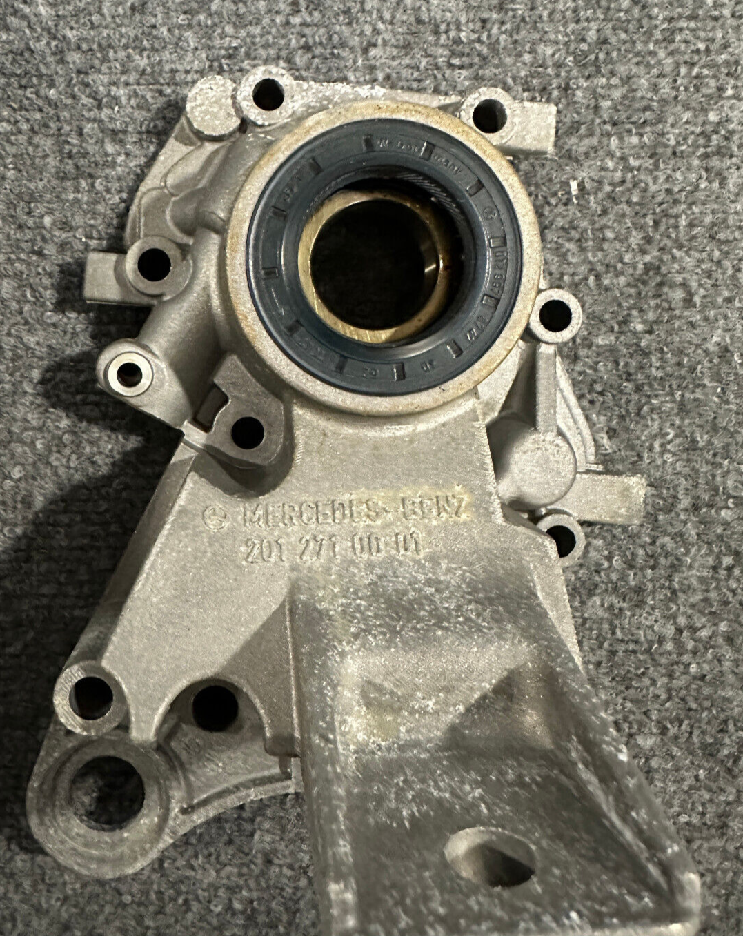 Mercedes-Benz Rear Transmission Case -A2012700011- Fits MBZ 300E / 300D & Others
