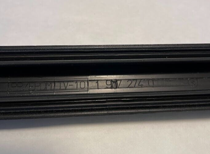 BMW Front Door RH Molding - 51-13-1-977-274 - For BMW 323i, 323is, 328i & More