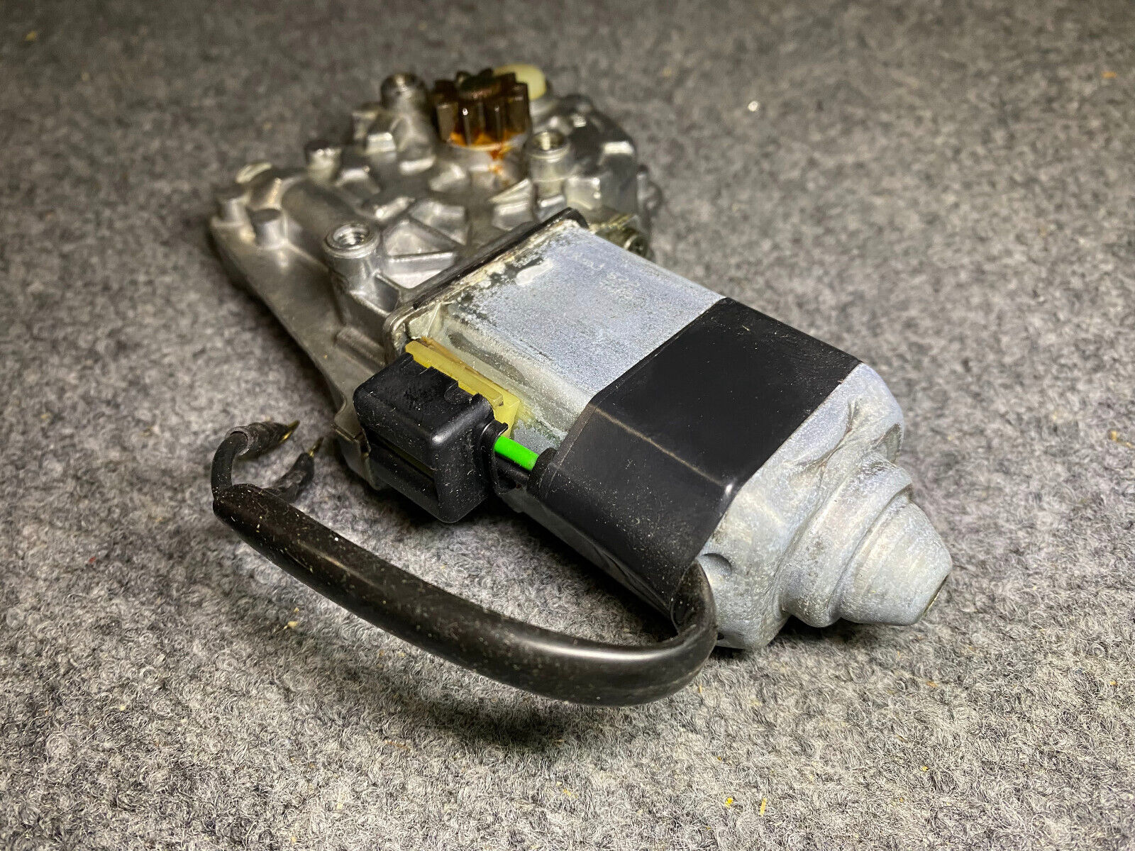 Mercedes-Benz Left Window Electric Motor - 003-820-36-42 - Fits MBZ 190E & 190D