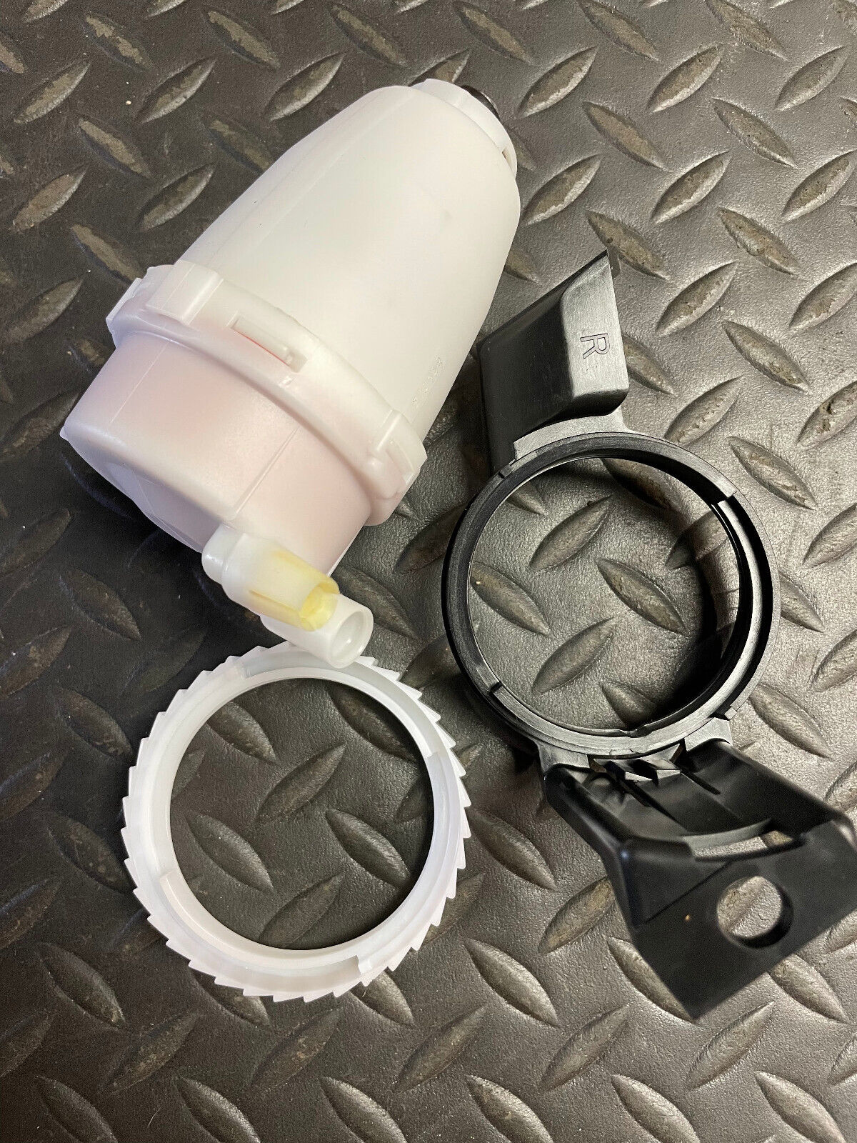 Mercedes-Benz Rear RH Vacuum Actuator - 140-800-36-75 - For MBZ S420 & More