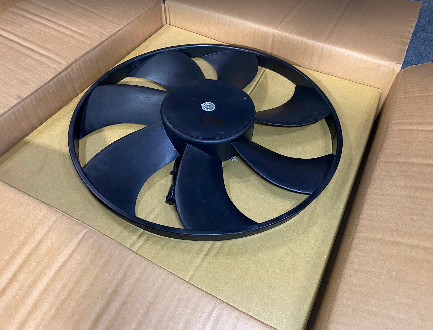 Vemo Eng. Cooling Fan Assy - V30-02-1620 - For Mercedes-Benz SLK320, C280 & More