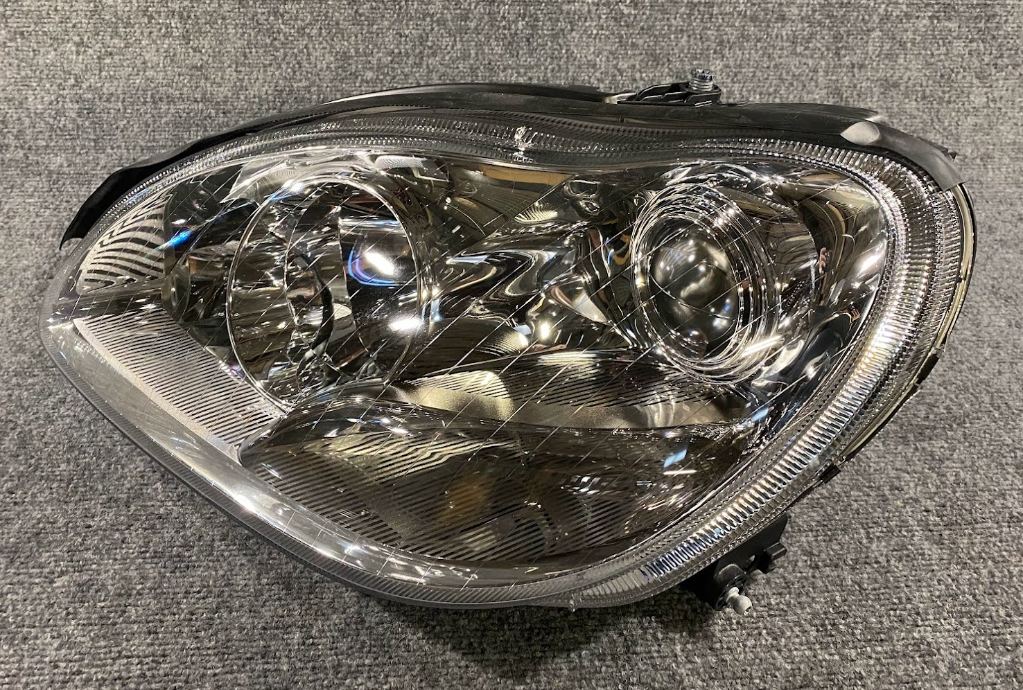 Mercedes-Benz Left Headlight Assy - A 220 820 41 61 - Fits S-Class 2003-2006