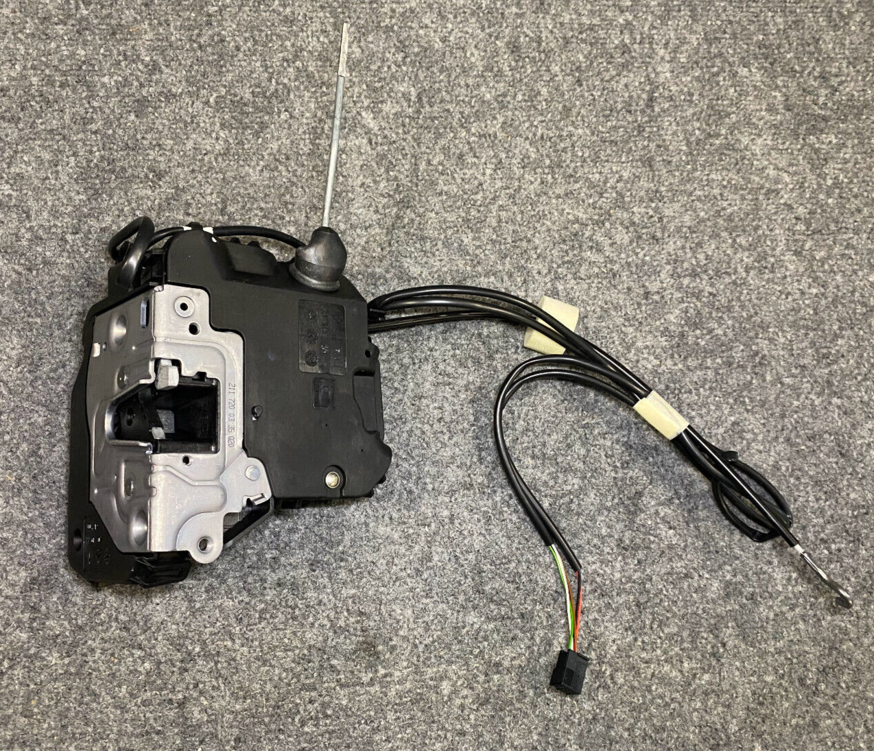 Mercedes-Benz Front Left Door Lock - A2117200335 - Fits MBZ E320 / E350 & Others