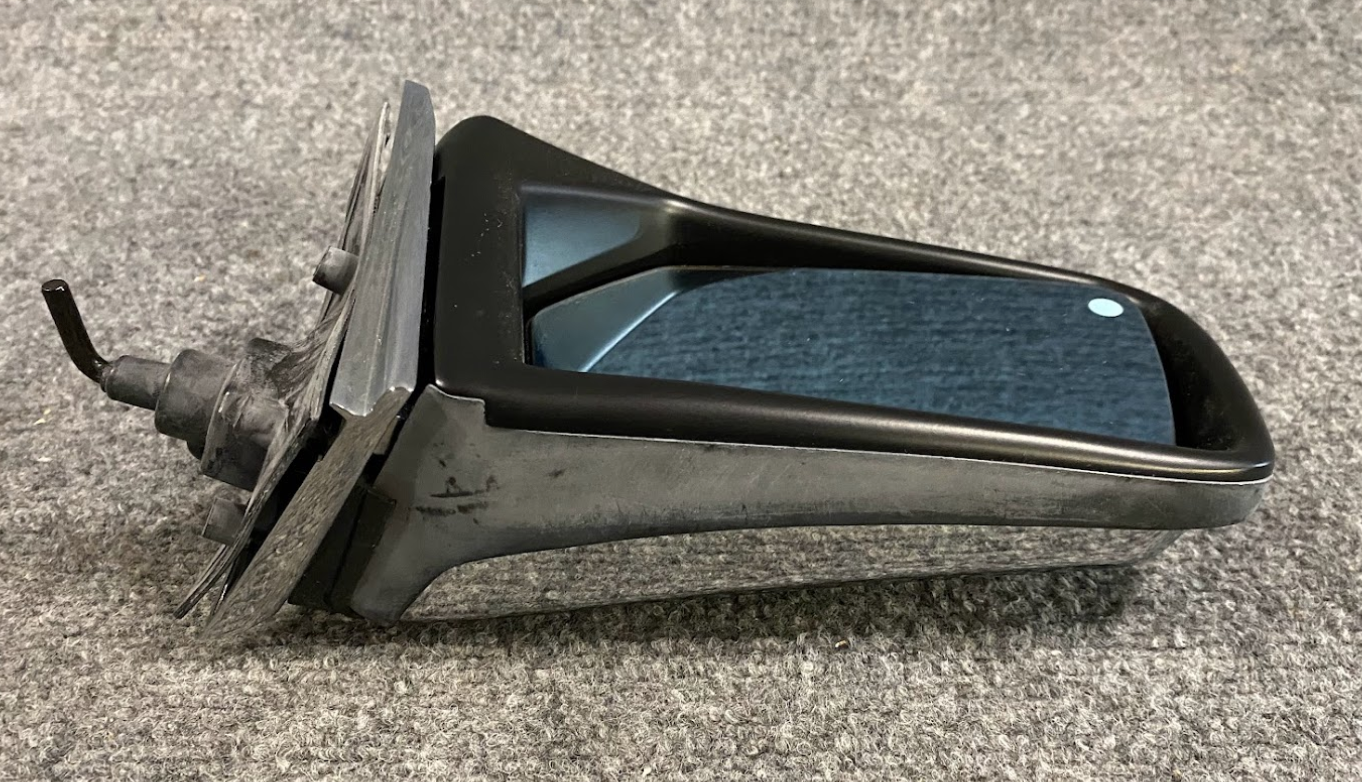 Mercedes-Benz Right Side View Mirror Assembly - 115-811-04-41 - MBZ W114 / W115