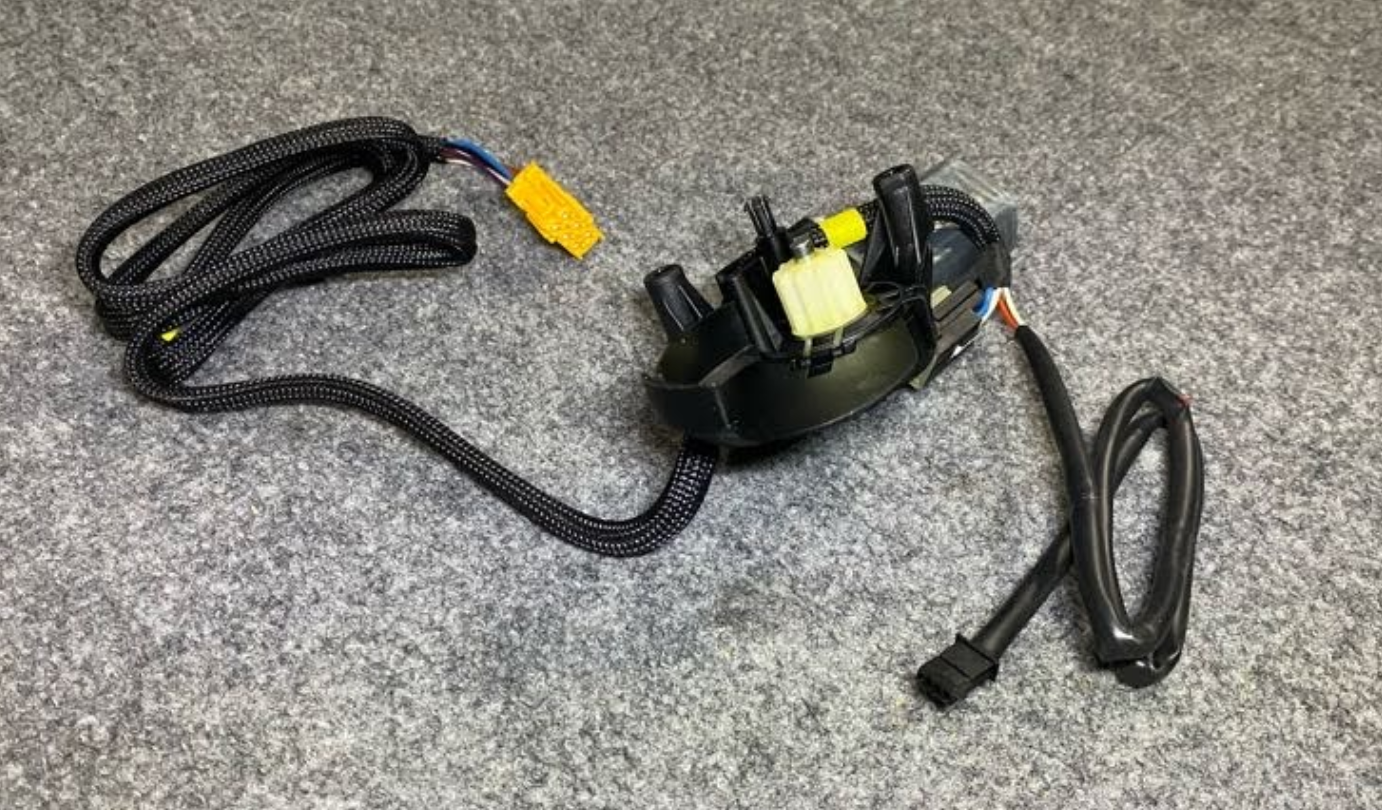 Mercedes-Benz Front Right Seat Motor - A 203 820 14 42 - Fits MBZ CLK & E Class