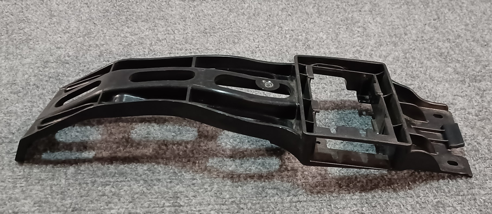 Mercedes-Benz Rear Bumper Right Bracket - A 221 885 06 14 - Fits MBZ S-Class