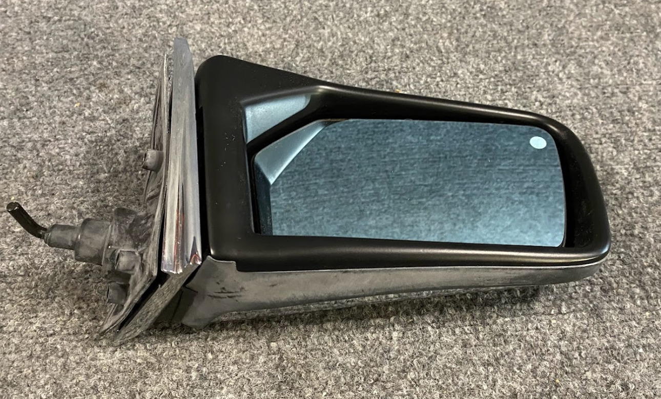Mercedes-Benz Right Side View Mirror Assembly - 115-811-04-41 - MBZ W114 / W115