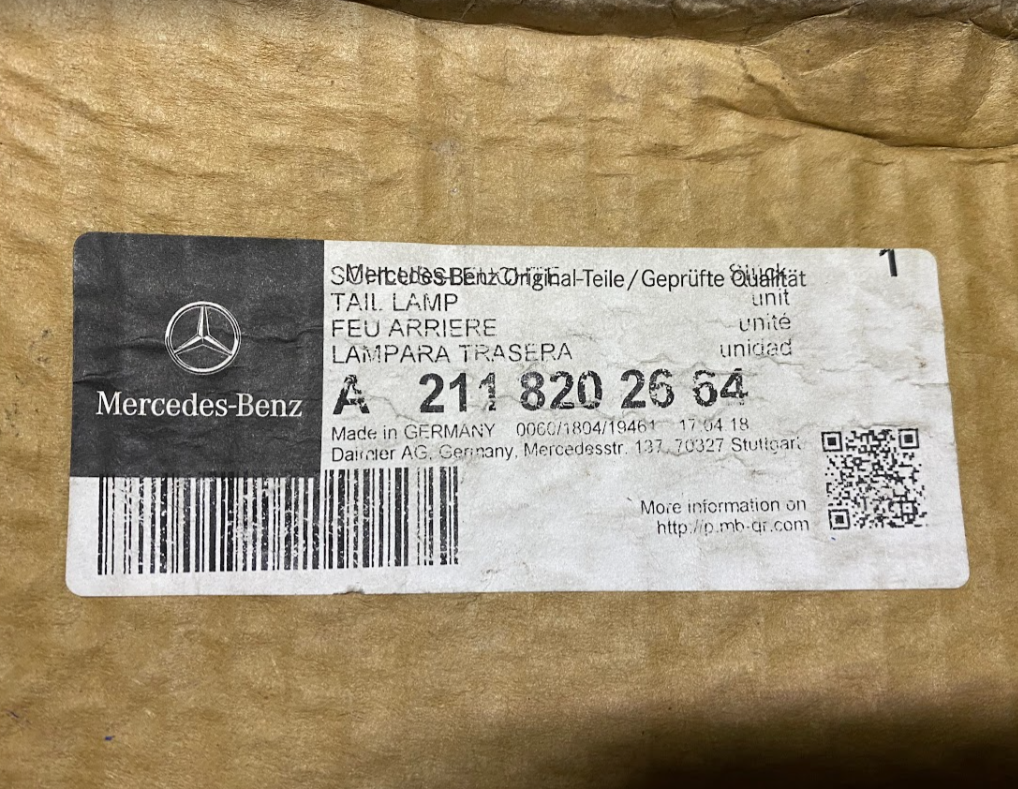 Mercedes-Benz Tail Lamp Assembly - A 211 820 26 64- MBZ E320, E350, E550, E63AMG