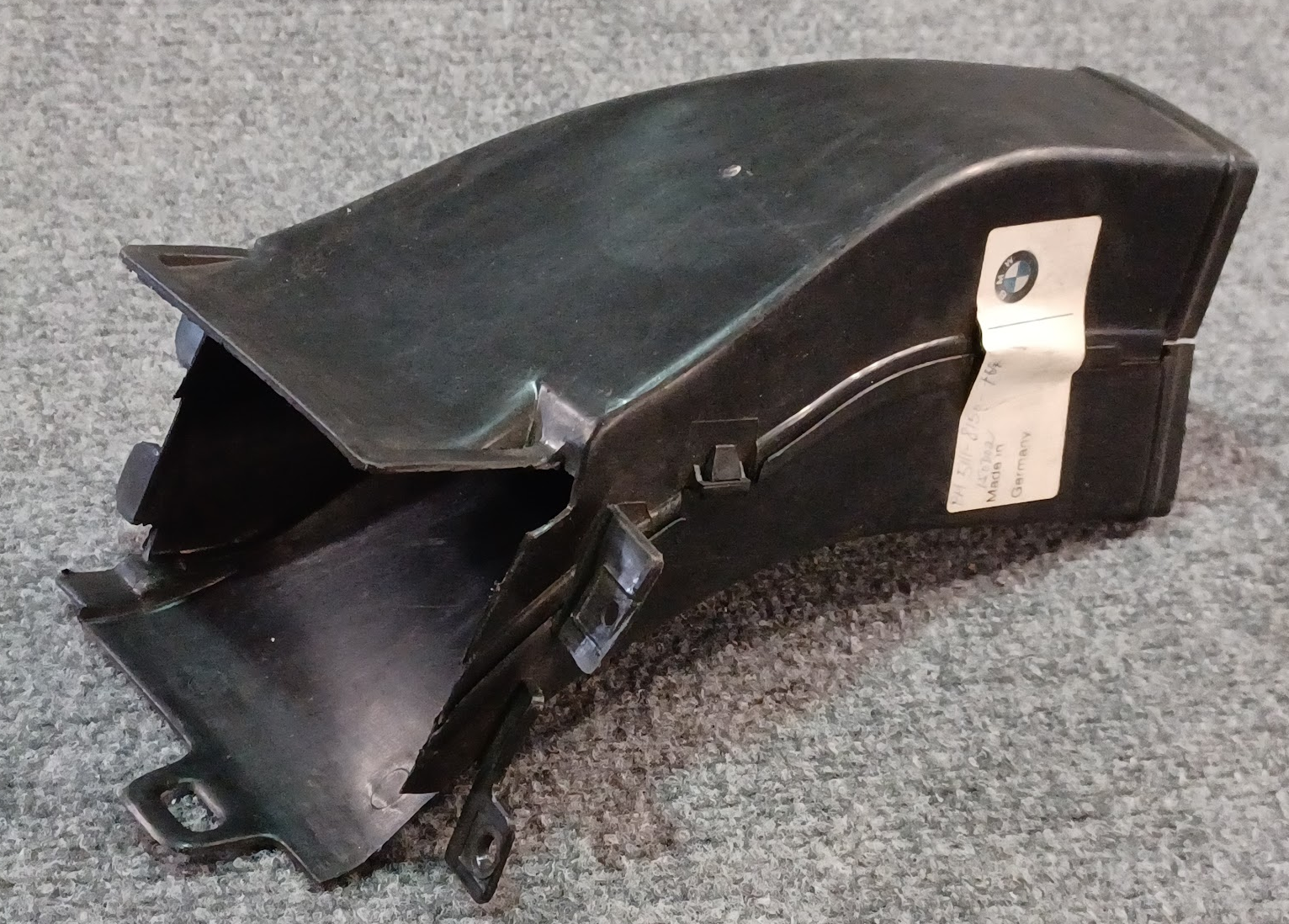 BMW Right Air Inlet Duct - 51-11-8-150-764 - Fits BMW 740i, 740iL & 750iL