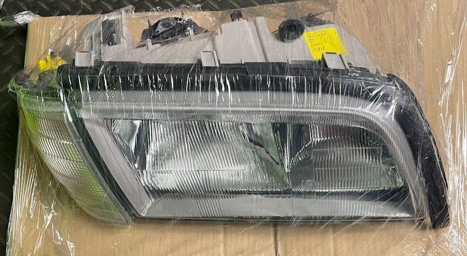 Bosch RH Headlight Assy - 0302475002 / 2028202861 -For Mercedes-Benz C230 & C280
