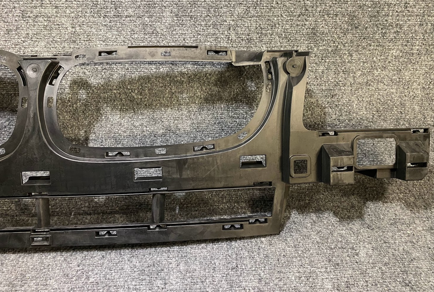 BMW Front Bumper Center Grille Bracket - 51-11-3-400-898 - Fits BMW X3 2004-2006