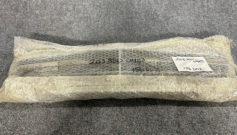 Mercedes-Benz Radiator Center Grille - A 203 880 04 83 - Fits MBZ W203 2000-2007