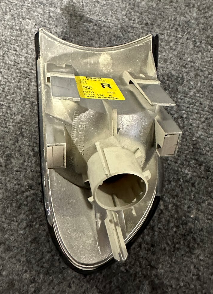 Bosch Front RH Turn Signa Light - 1 315 106 942 - Fits BMW 325i, 325xi & More