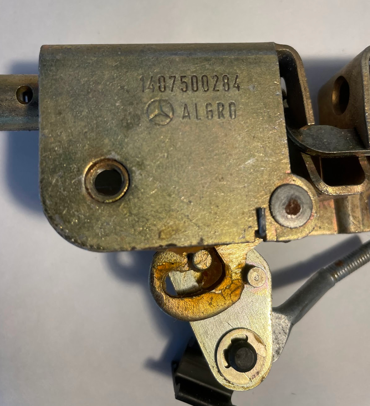 Mercedes-Benz Rear Trunk Lid Lock Latch - 140-750-02-84 - For MBZ S420 & More