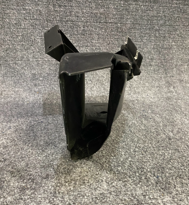 BMW Front Right Brake Air Duct -51 71 7 121 616 / 51717121616 -Fits BMW X5 04-06