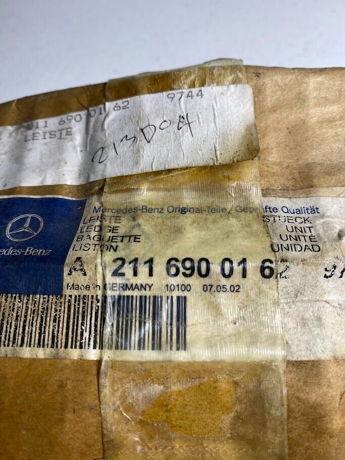 Mercedes-Benz Front LH Fender Strip - 211-690-01-62-9744 - For MBZ E320 & Others
