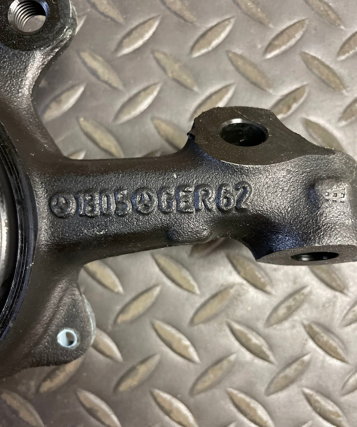 Mercedes-Benz Rear Axle LH Wheel Carrier - 140-350-43-41 - For MBZ S420 & More