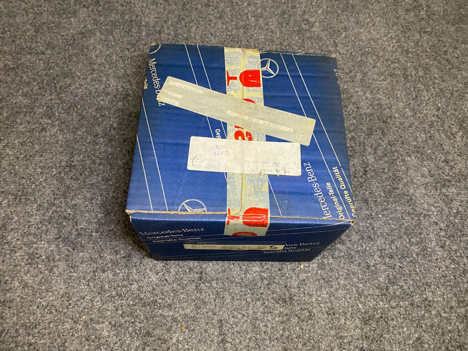 Hella Front Fog Lamp - 1N6 002 659-03 / A 000 820 62 56 - Fits MBZ O305 1968-73