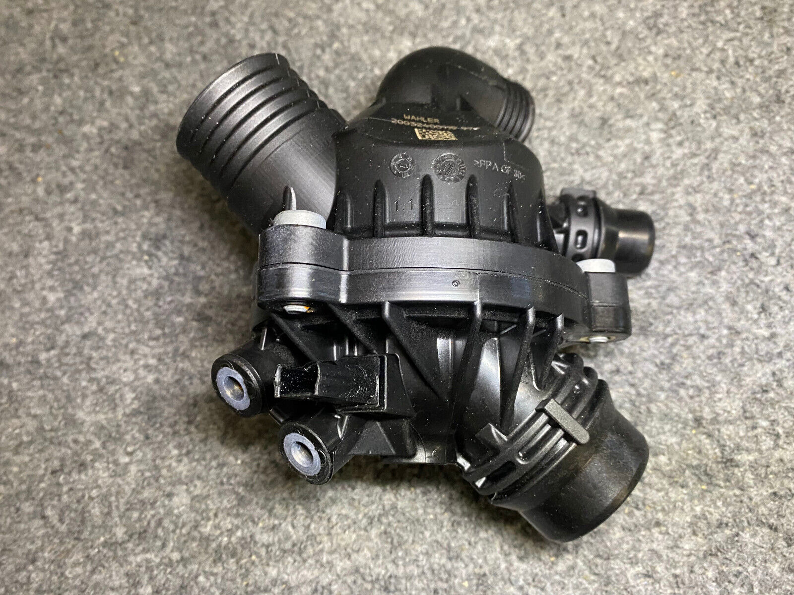 Borg Warner Engine Coolant Thermostat - 11 53 7 550 172 / 410087.97D0 - Fits BMW