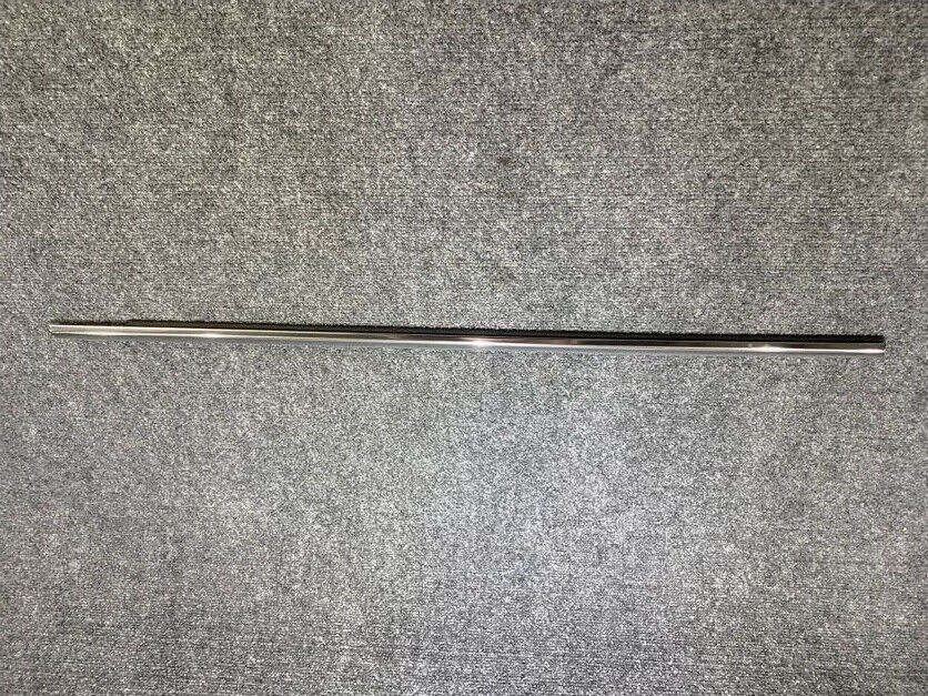 BMW RH Outer Weather Strip - 51-33-8-194-712 - Fits BMW 323i / 325i & Others