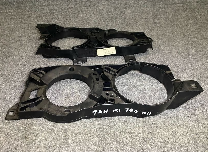 Hella RH Headlight Frame (1 Pc Only) - 9AH 131 740-011 - Fits BMW 525i & More