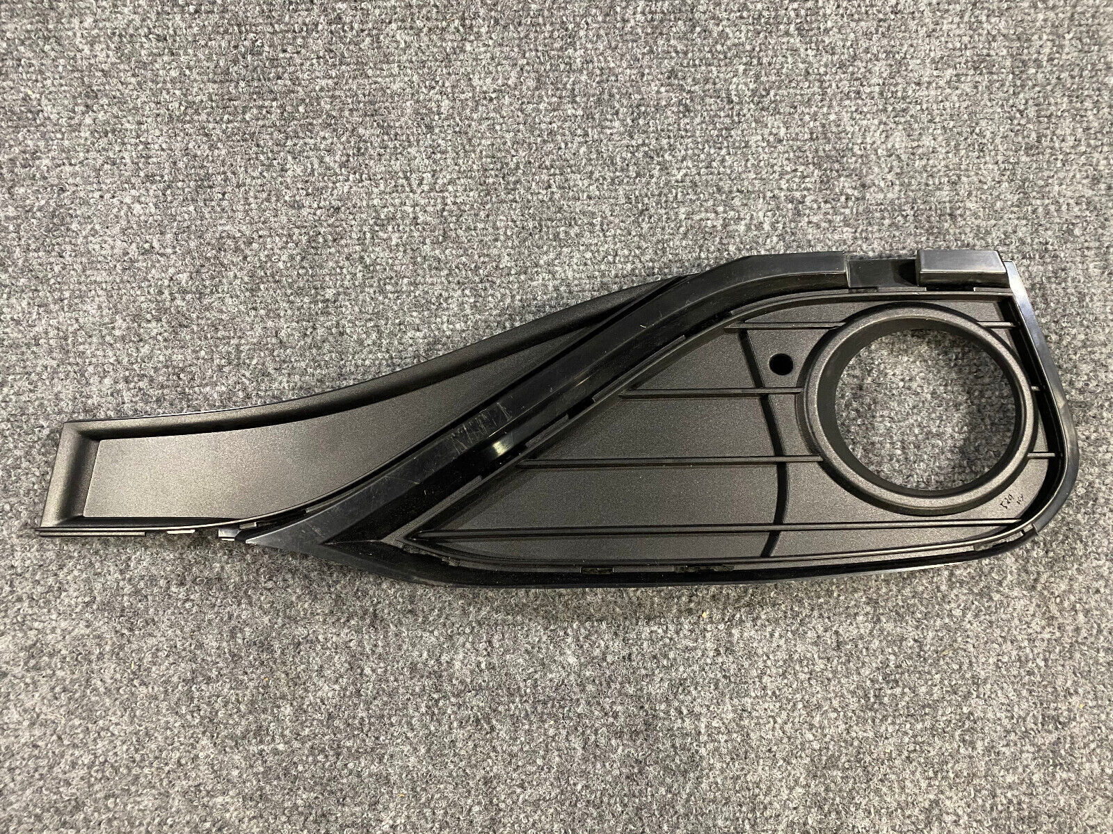 BMW Left Fog Lamp Bezel - 51117294833 - Fits BMW 435i / 435i xDrive & Others