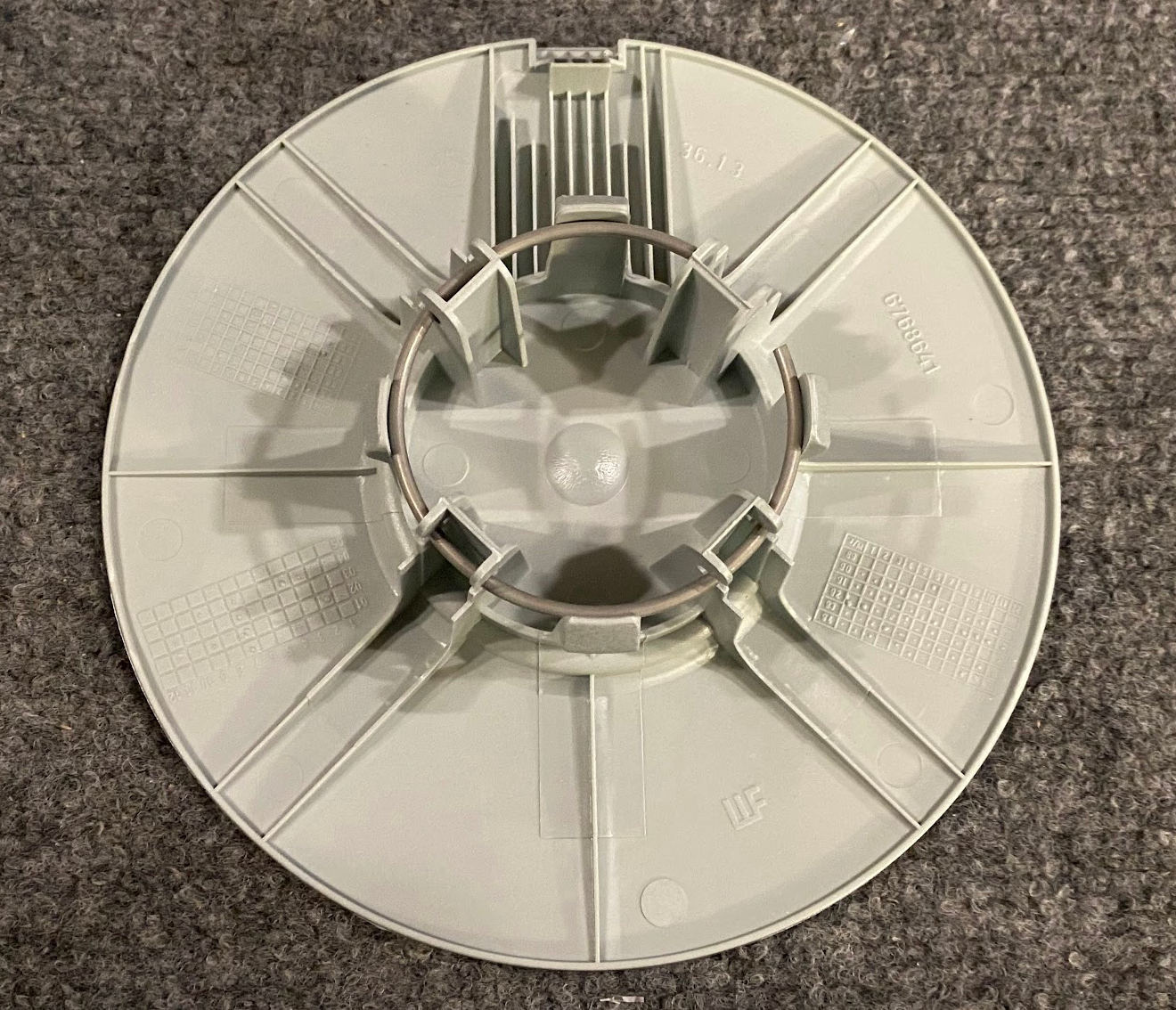 BMW Set of 4 Wheel Hub Caps - 36-13-6-768-641 - Fits BMW 5 & 7 Series 1988-1995
