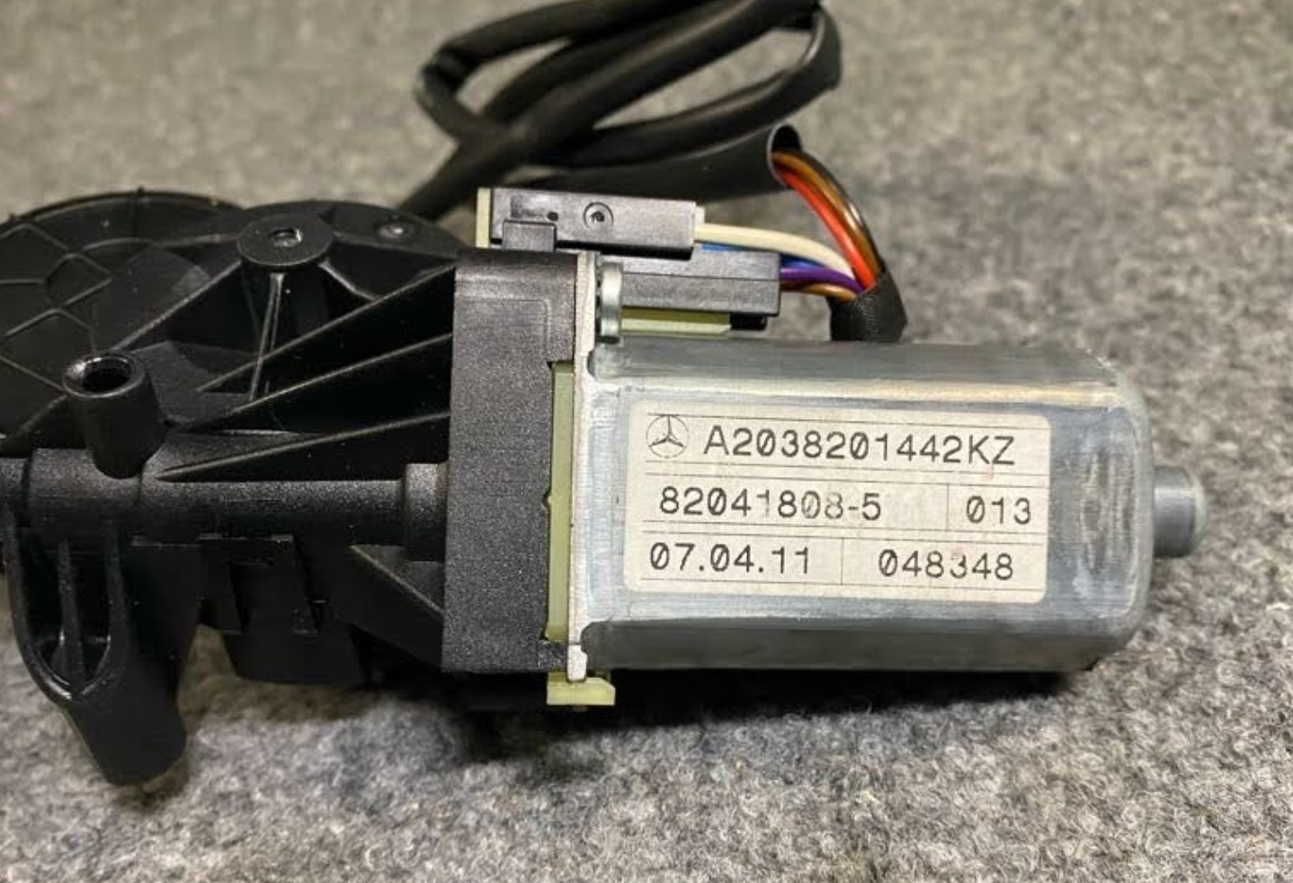 Mercedes-Benz Front Right Seat Motor - A 203 820 14 42 - Fits MBZ CLK & E Class