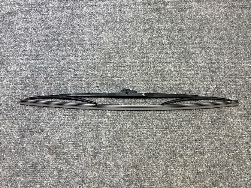 Mercedes-Benz Wiper Blade - A211-820-33-45 - Fits MBZ ML320 / ML430 & Others