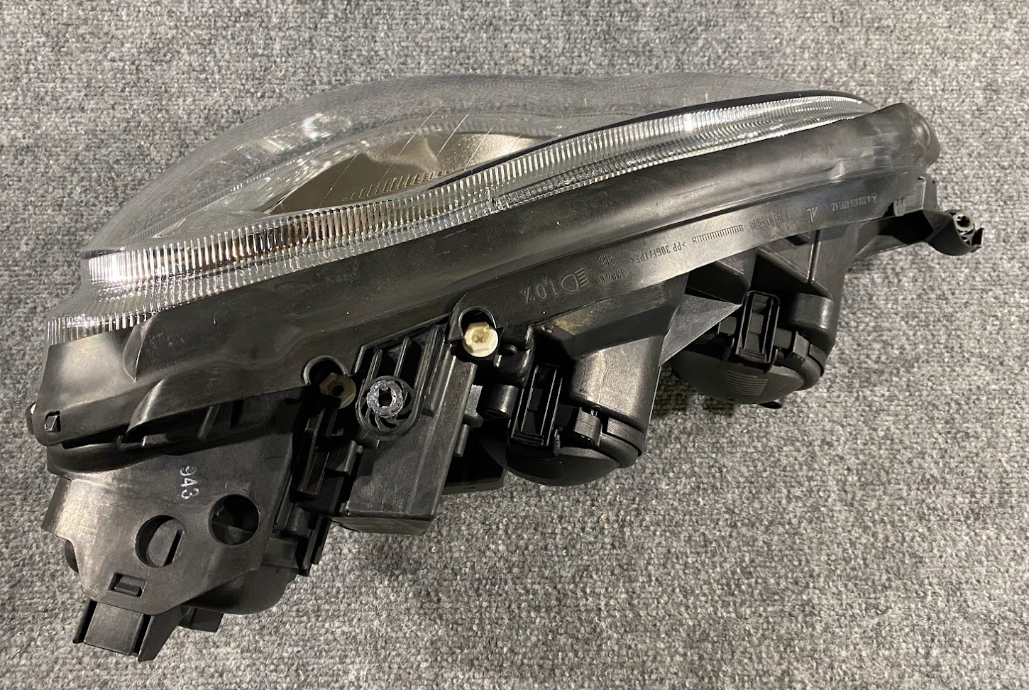 Mercedes-Benz Left Headlight Assy - A 220 820 41 61 - Fits S-Class 2003-2006