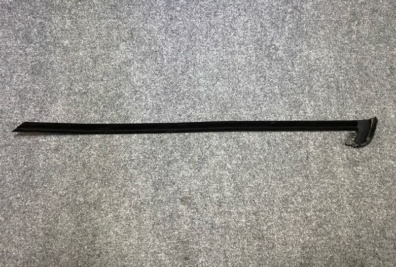 Mercedes-Benz Window Channel - A 126 670 01 38 - Fits MBZ 560SEC, 500SEC 84-91