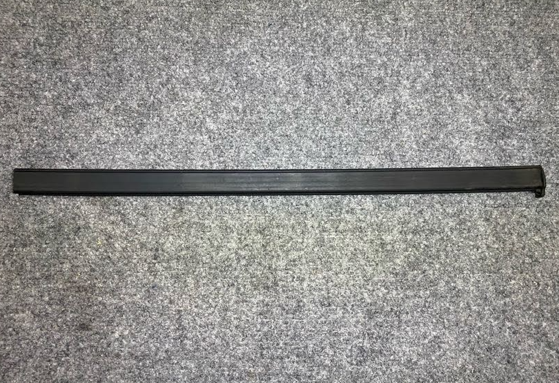 Mercedes-Benz Back Glass/Rear Window Seal - A 126 670 04 39 - Fits MBZ 560SEC