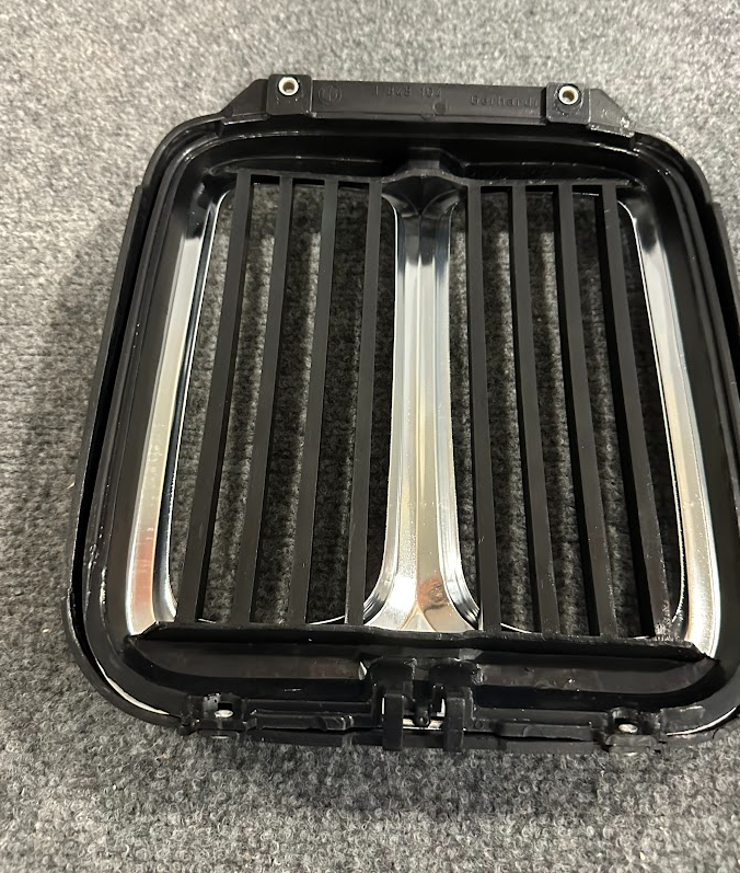 BMW Grille Center - 51-13-1-848-104 / 1848-104 -Fits BMW 528i & 530i 1975-1981
