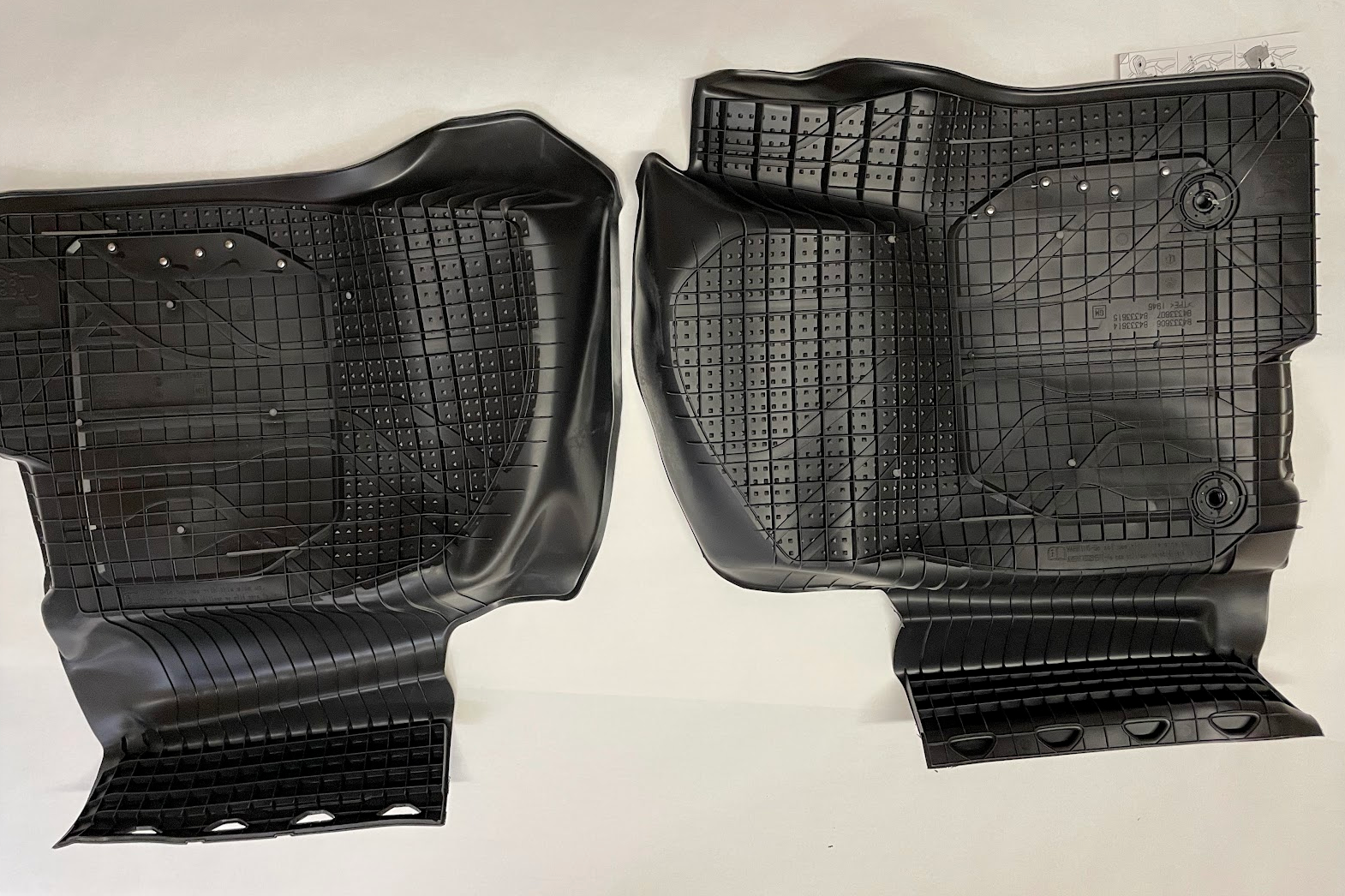 GM Front Interlocking All-Weather Floor Liners - 84333606 - For Chevy Silverado