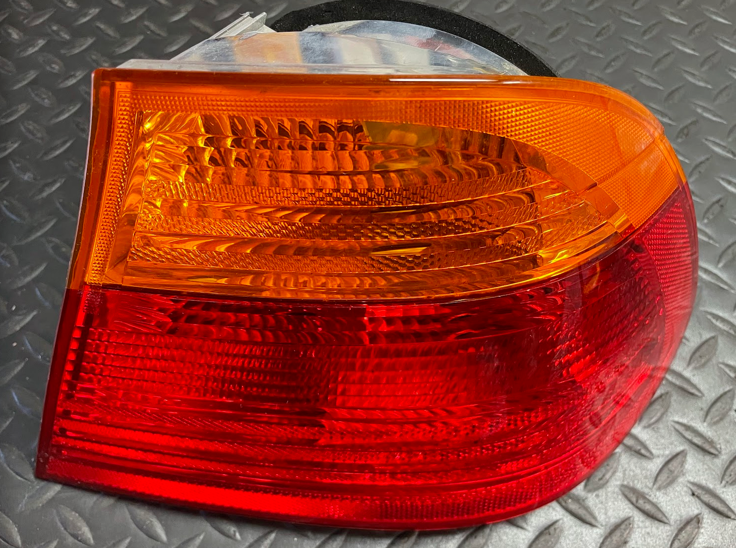 Right Passenger Side Tail Light Assy - 257 022 - For BMW 323Ci, 325Ci & More