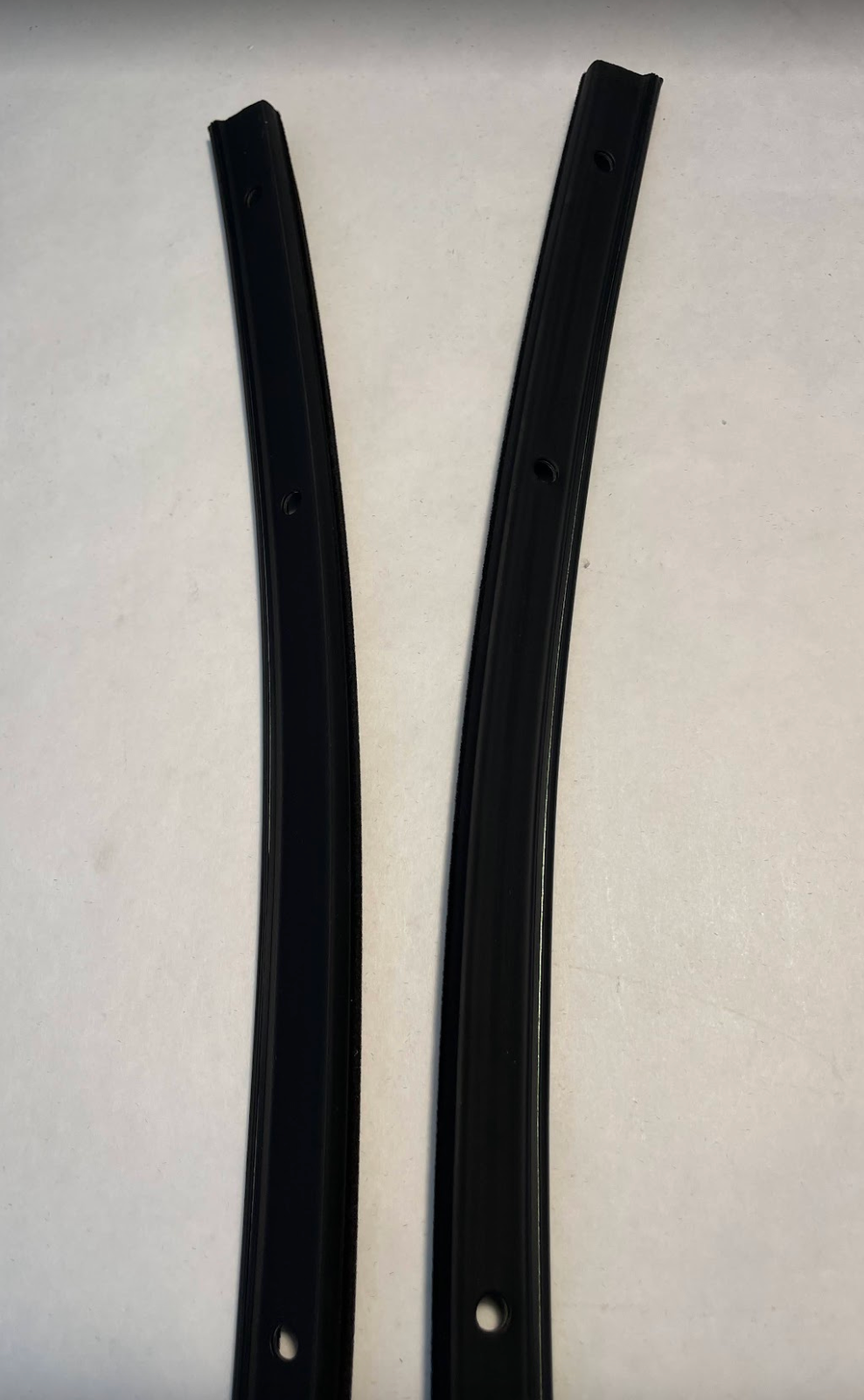 Rear Inner Window Felts (2pcs) - Original Bead - For Pontiac GTO Hardtop 1970-72