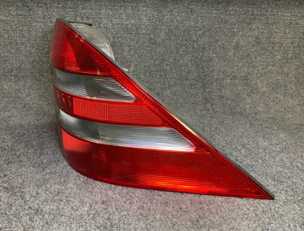 Right Tail Light Assembly - 220 820 02 66 - For Mercedes S430, S500 & S55 AMG